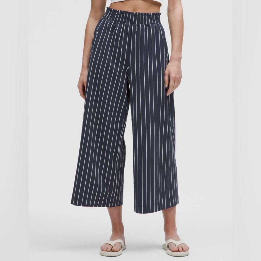 Lululemon Stretch Woven Ruffle-Waist Wide-Leg Cropped Pant Size XXS - Picture 4 of 13